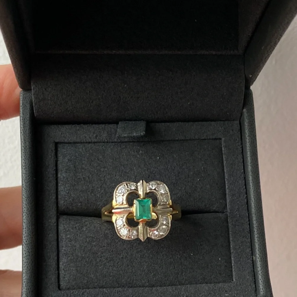 For Antique Collectors Emerald and Diamonds Ring. - Picture 1 of 6